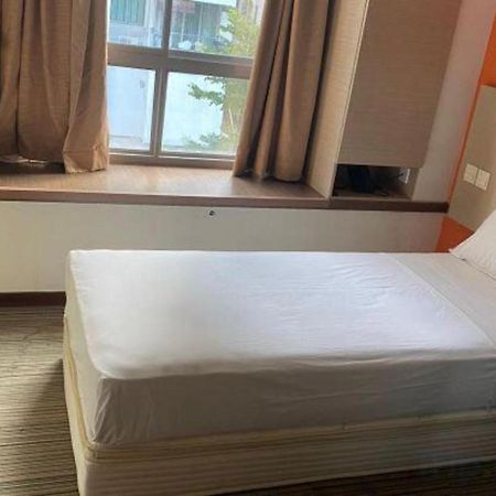 Hotel Reddoorz Premium @ Balestier Singapur Exterior foto