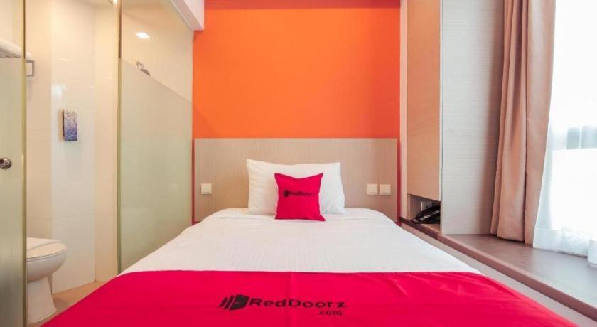 Hotel Reddoorz Premium @ Balestier Singapur Exterior foto