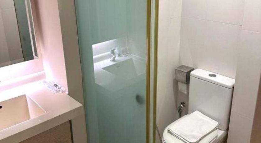 Hotel Reddoorz Premium @ Balestier Singapur Exterior foto