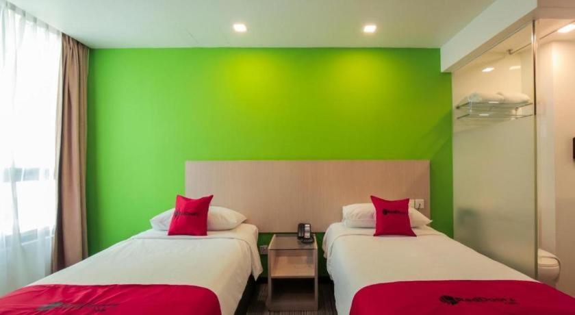Hotel Reddoorz Premium @ Balestier Singapur Exterior foto