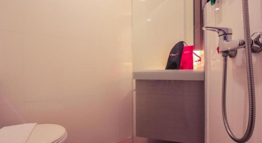 Hotel Reddoorz Premium @ Balestier Singapur Exterior foto
