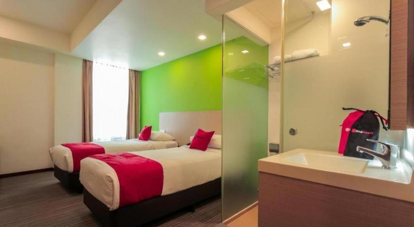 Hotel Reddoorz Premium @ Balestier Singapur Exterior foto