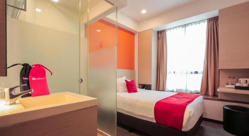 Hotel Reddoorz Premium @ Balestier Singapur Exterior foto