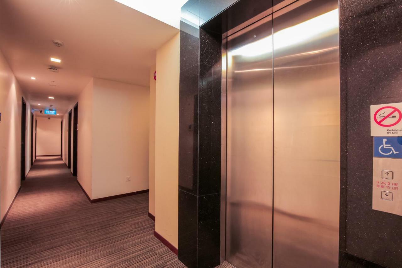 Hotel Reddoorz Premium @ Balestier Singapur Exterior foto